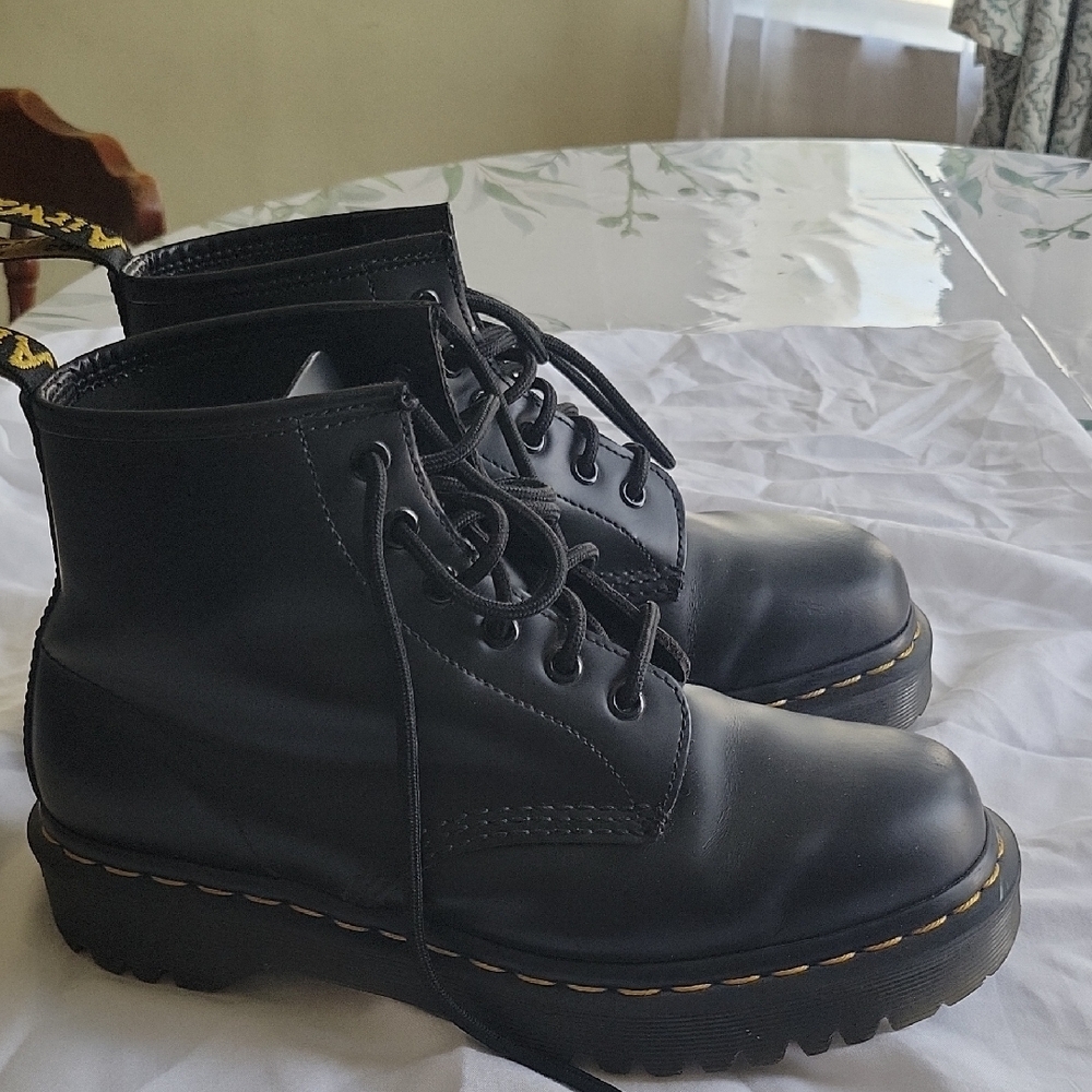 Dr. Martens Black Leather Boots 101 BEX Size 8. - Picture 2 of 7